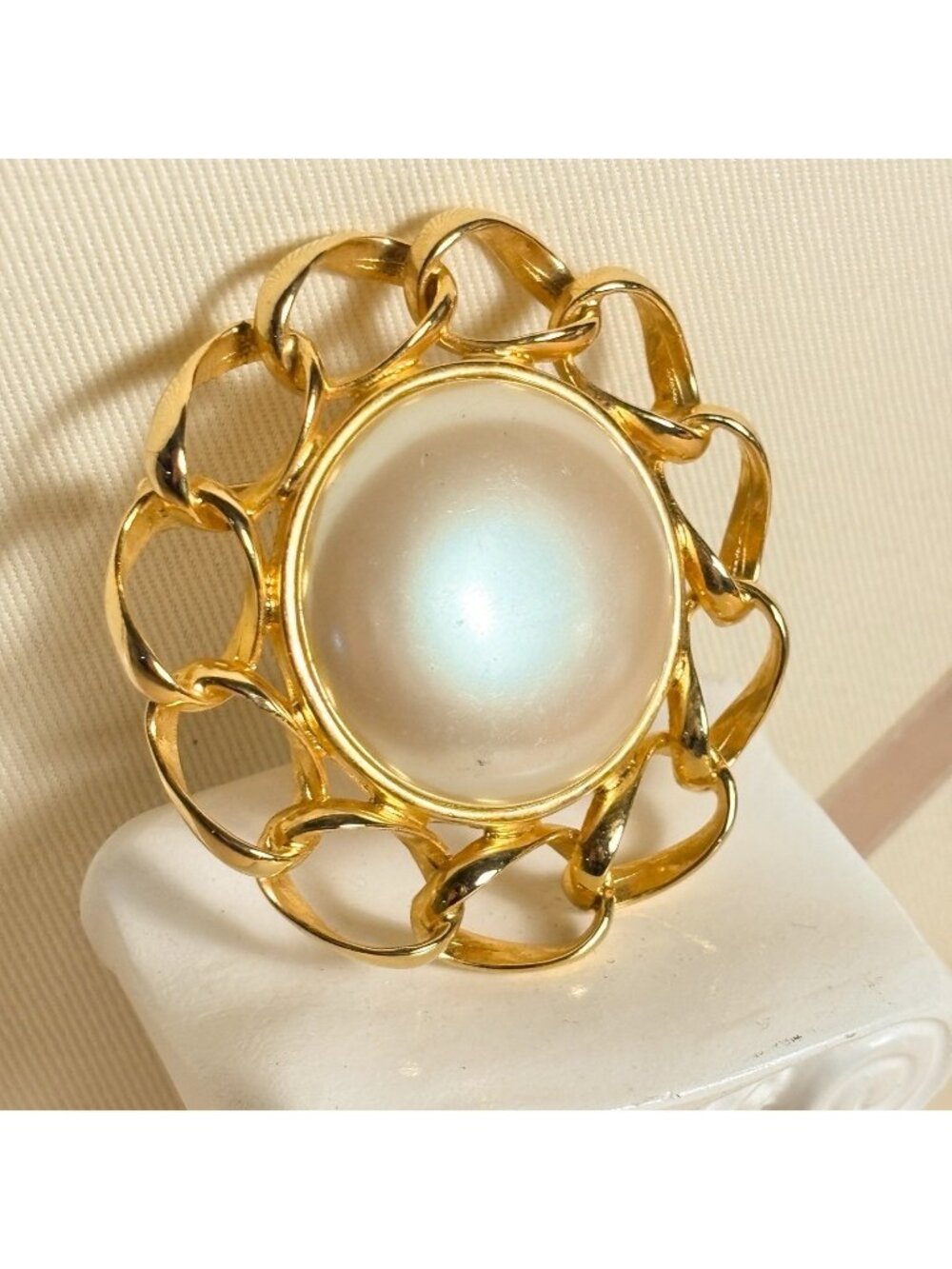 Vtg Signed Marvella Faux Pearl Gold Tone Brooch Pin Large 2.25” Round A95